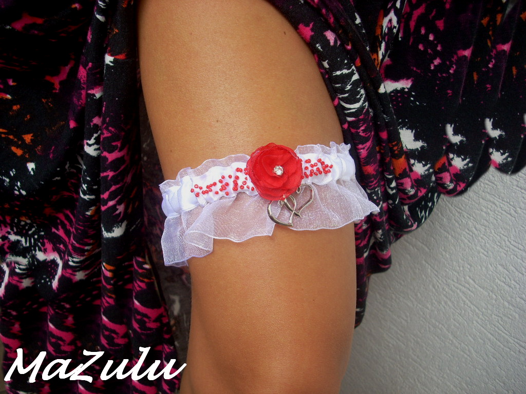 svatební červený podvazek