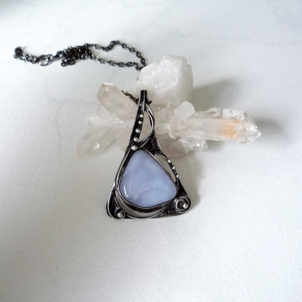 Pyramida - chalcedon přívěsek