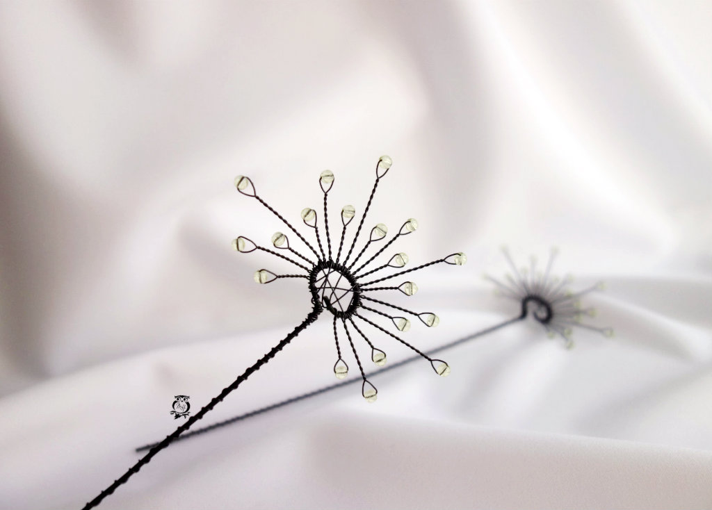 Drátovaný zápich...Jemně žluté chmýří pampelišky