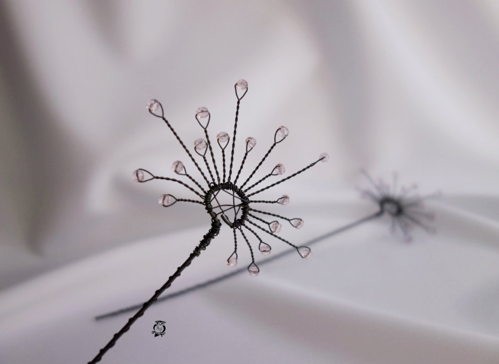 Drátovaný zápich... Růžové chmýří pampelišky