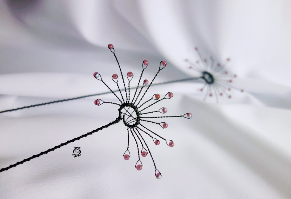 Drátovaný zápich...Starorůžové chmýří pampelišky