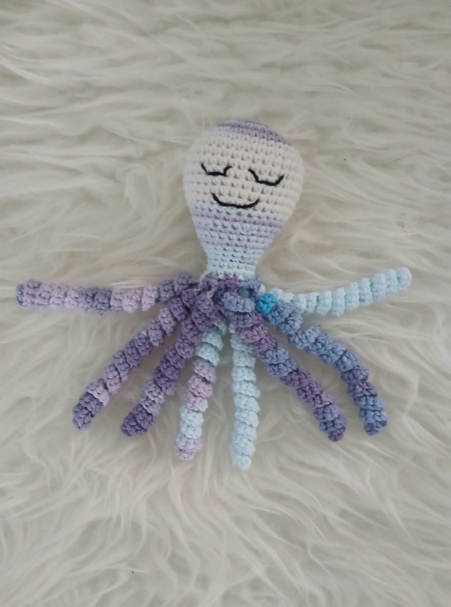 Fialovomodrá háčkovaná chobotnička