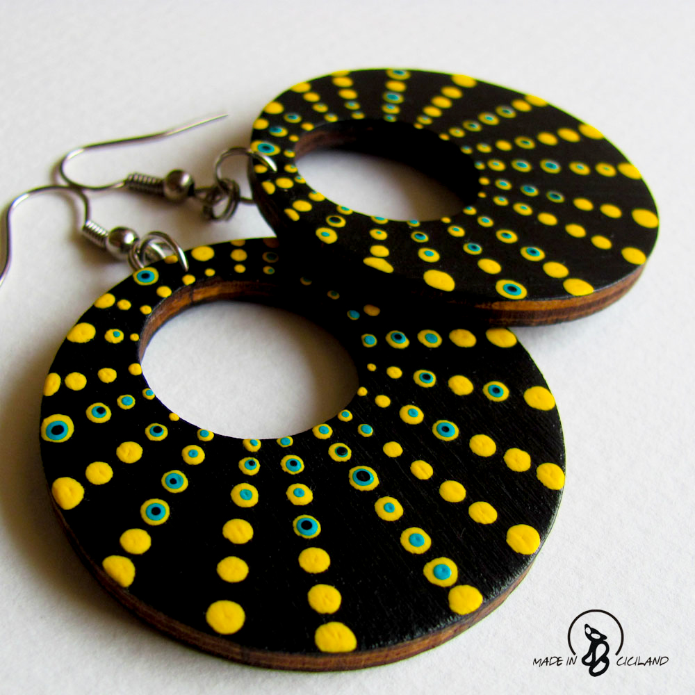 Mrkací kruhy s černožlutou puntíkovou smrští