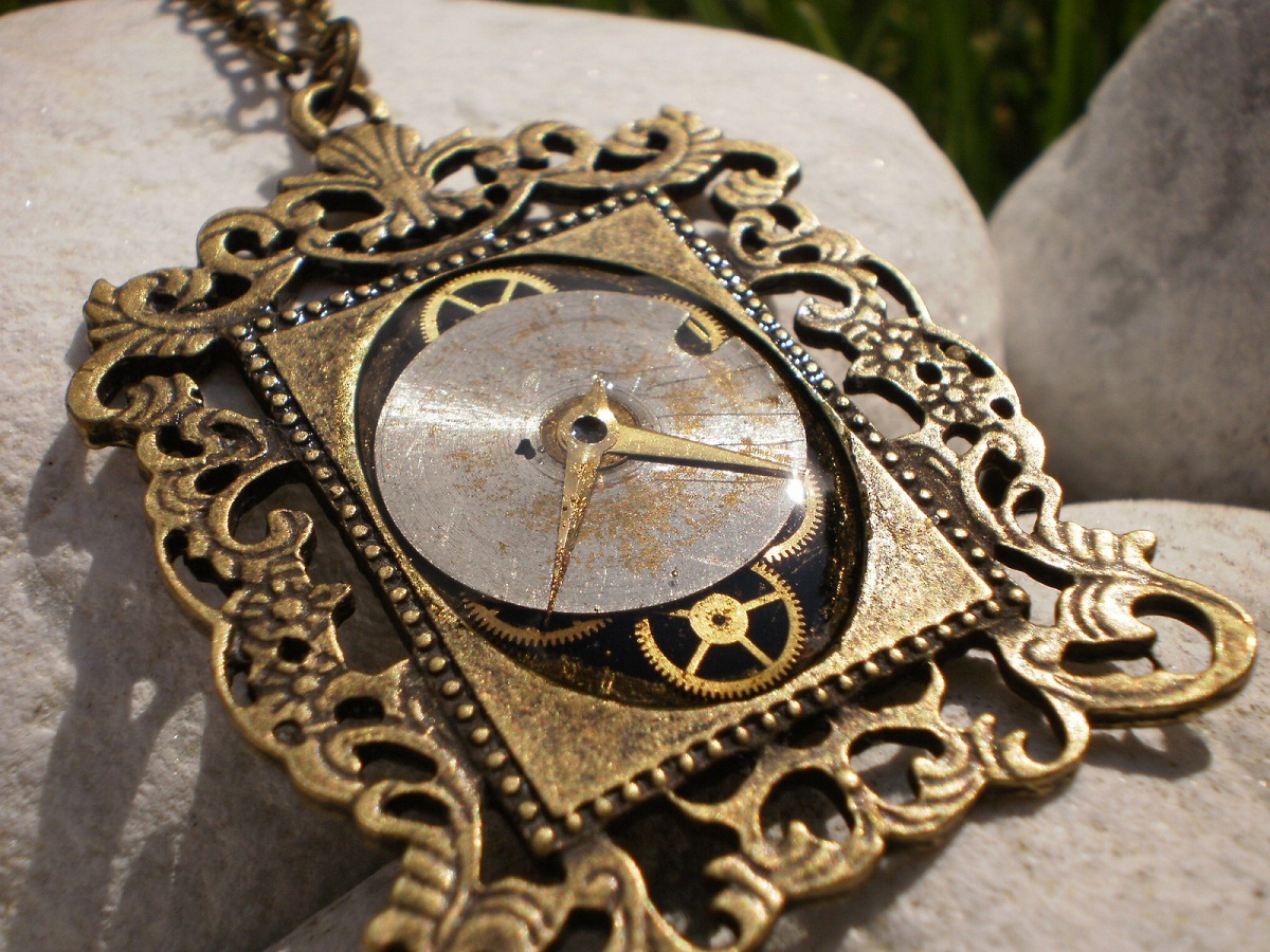 Vintage steampunk náhrdelník s ciferníčkem