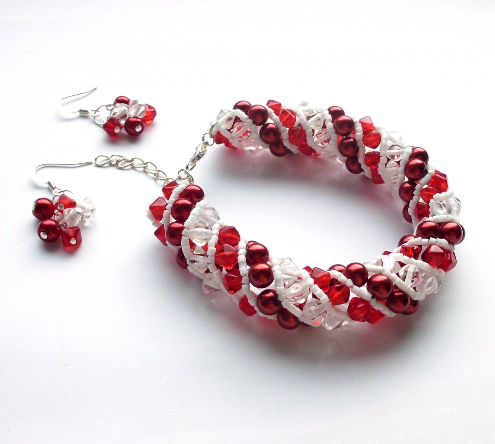 Červeno-bílá elegance