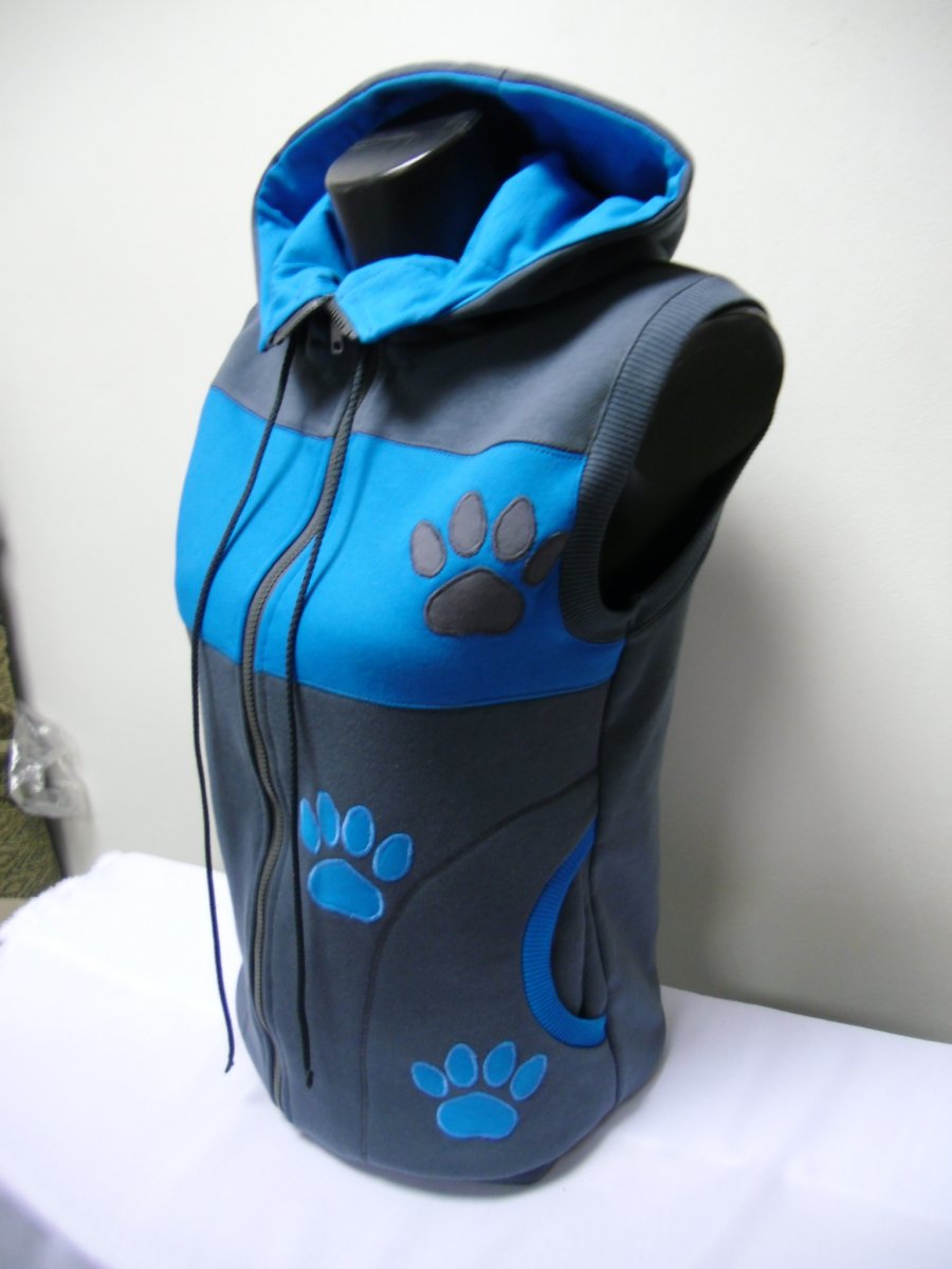 Vesta šedá s tyrkys tlapkami