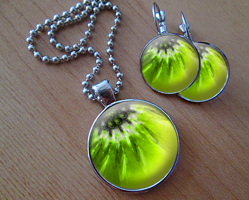 Sada náušniček a přívěsku 