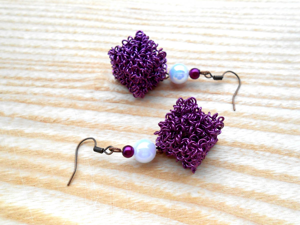 Náušnice kostka fialová (259/15)