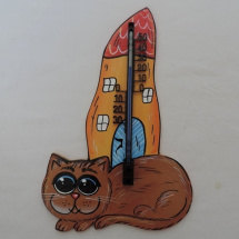 Dřevěný teploměr-ležící kočka