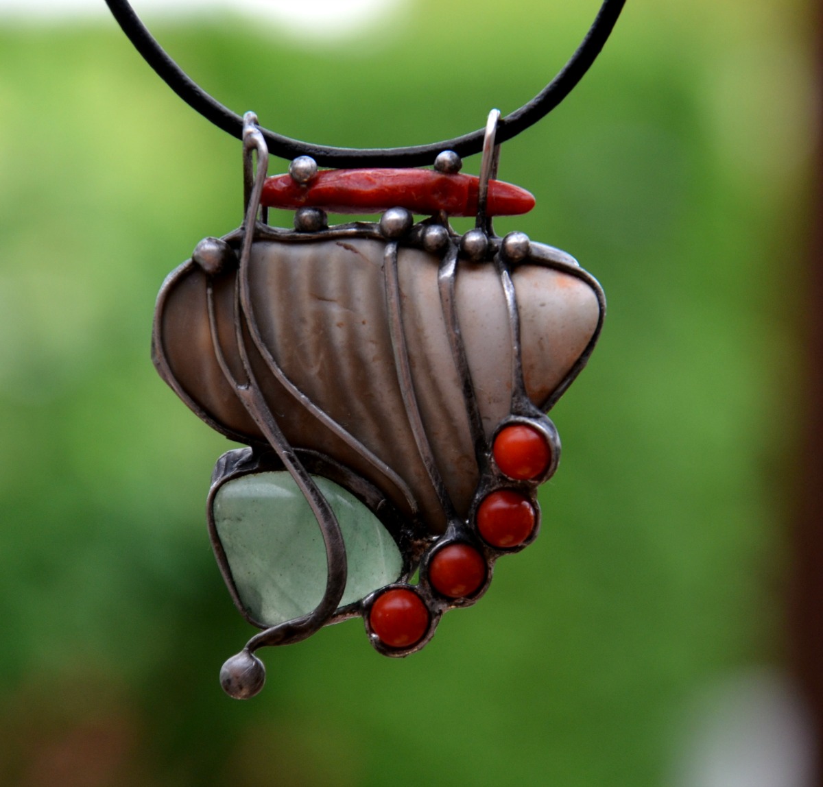 V pruzích - silicit