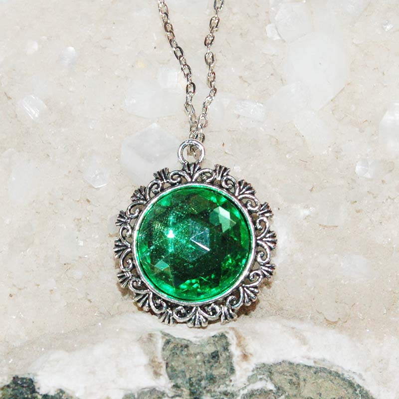 Zelený s broušenou čočkou