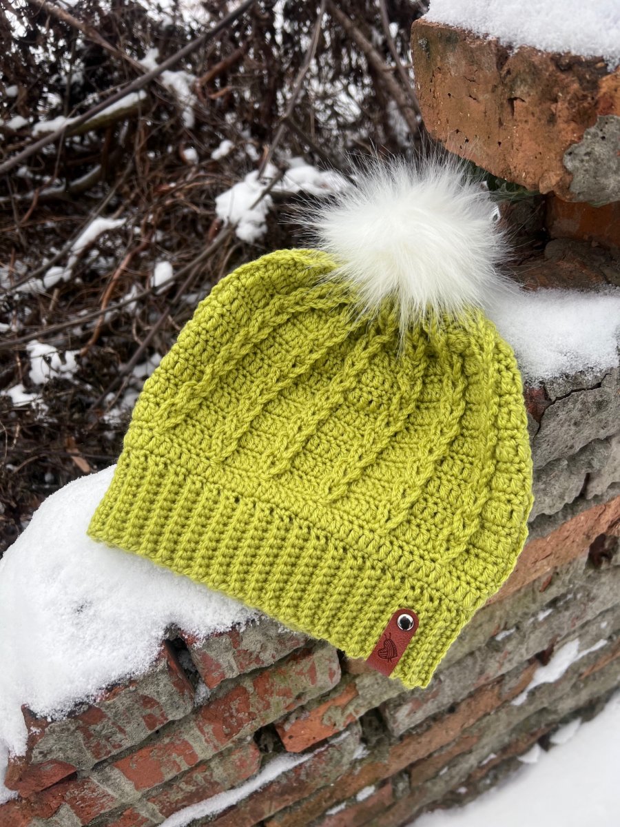 Zelená čepice s bambulí