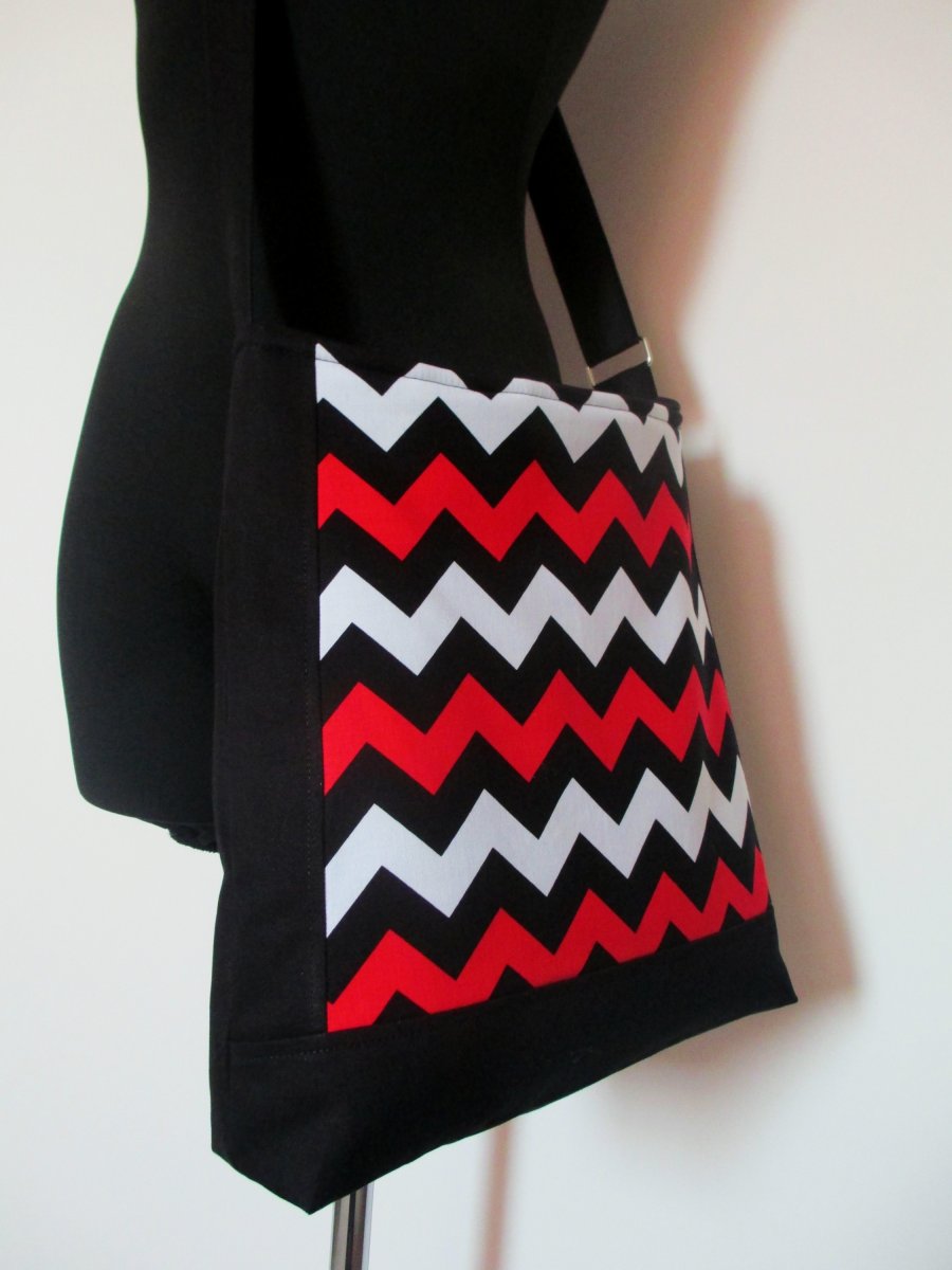 Velká kabelka červeno- černá