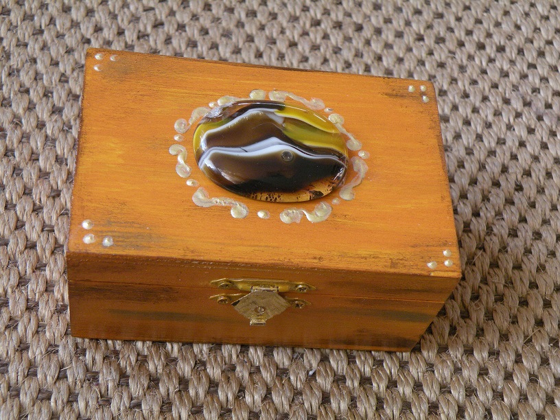 Krabička mini se skleněným kabošonem 