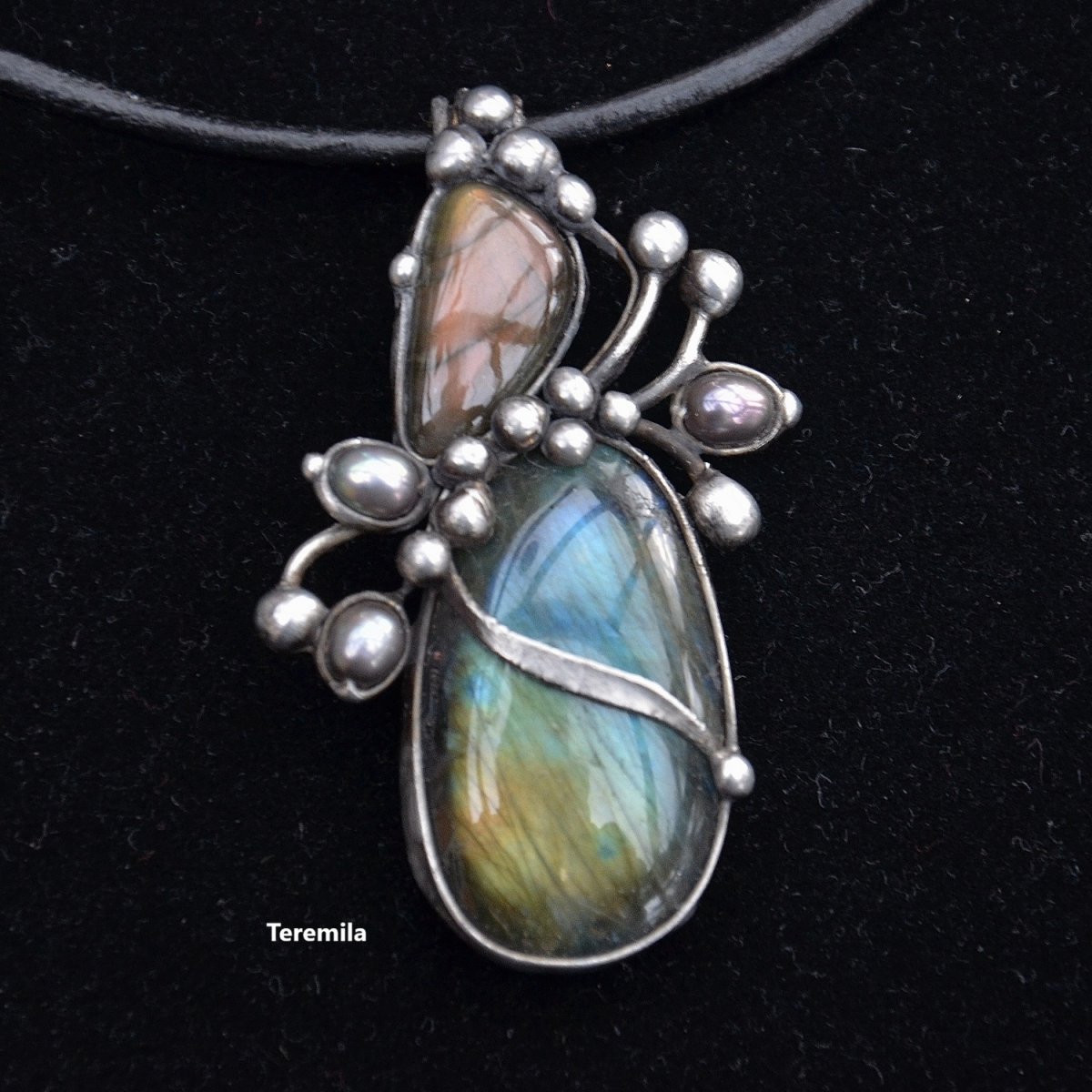 Souhra - labradorit, perla