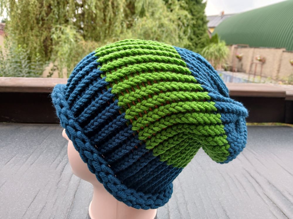 Pletená spadlá čepice 