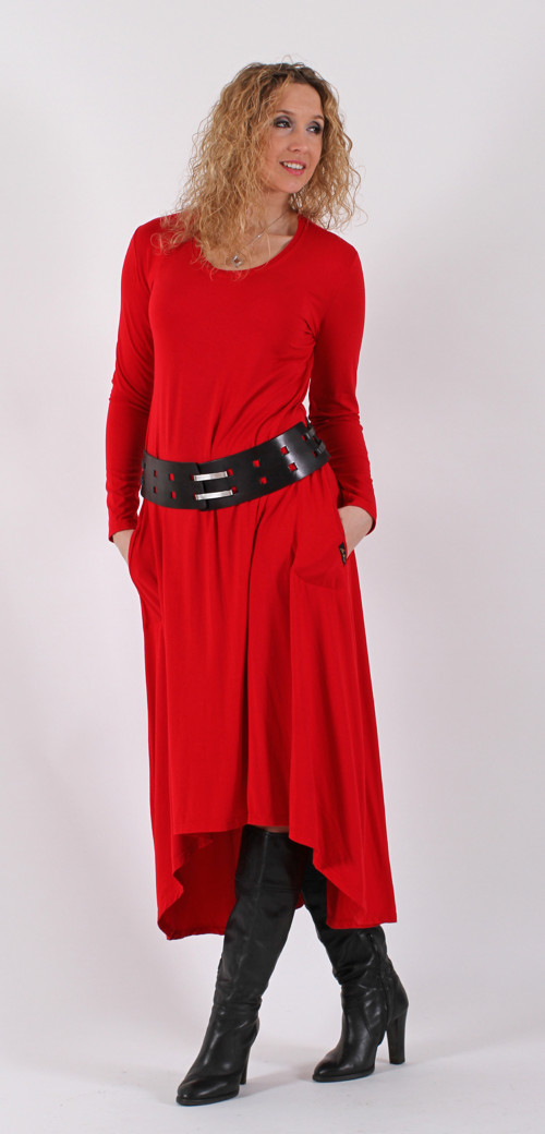 Červené šaty se zvonovou sukní
