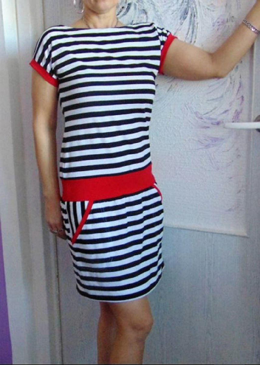 Šaty černobílé pruhy s červenou XS - XXXL