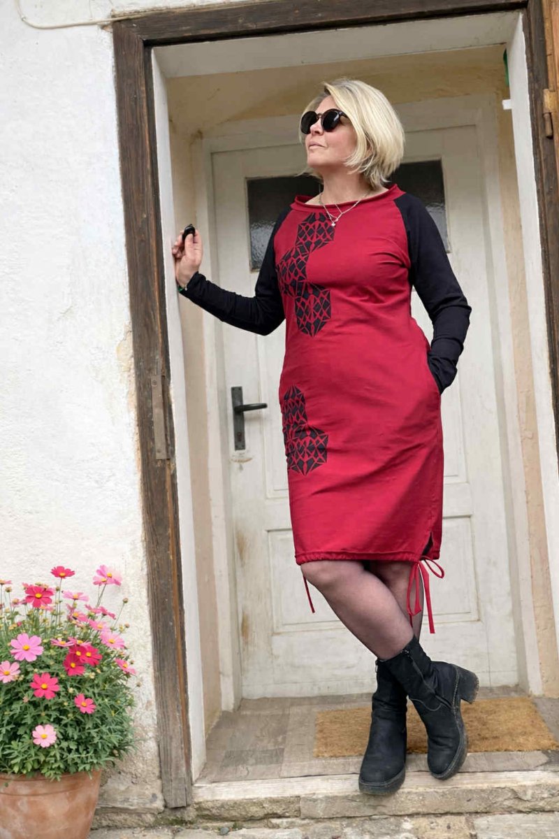 Šaty vínové s tiskem