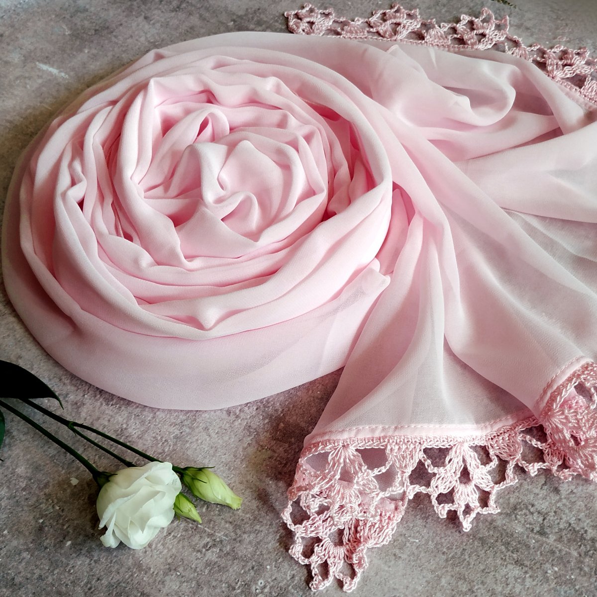 Dech jabloní - šifonový šál s krajkou