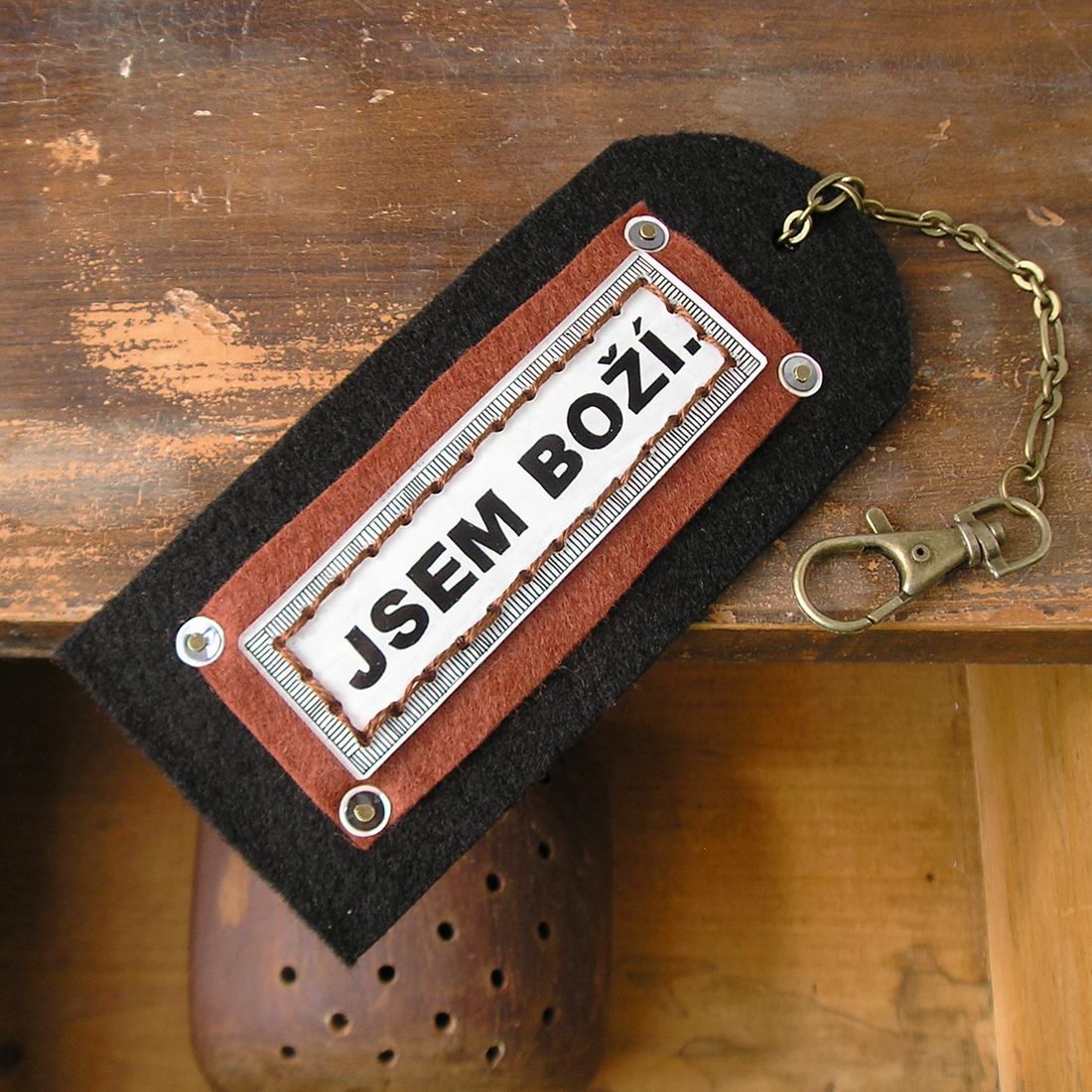 Jsem boží, hnědá verze