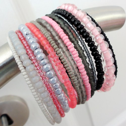 Něžně růžová v černé