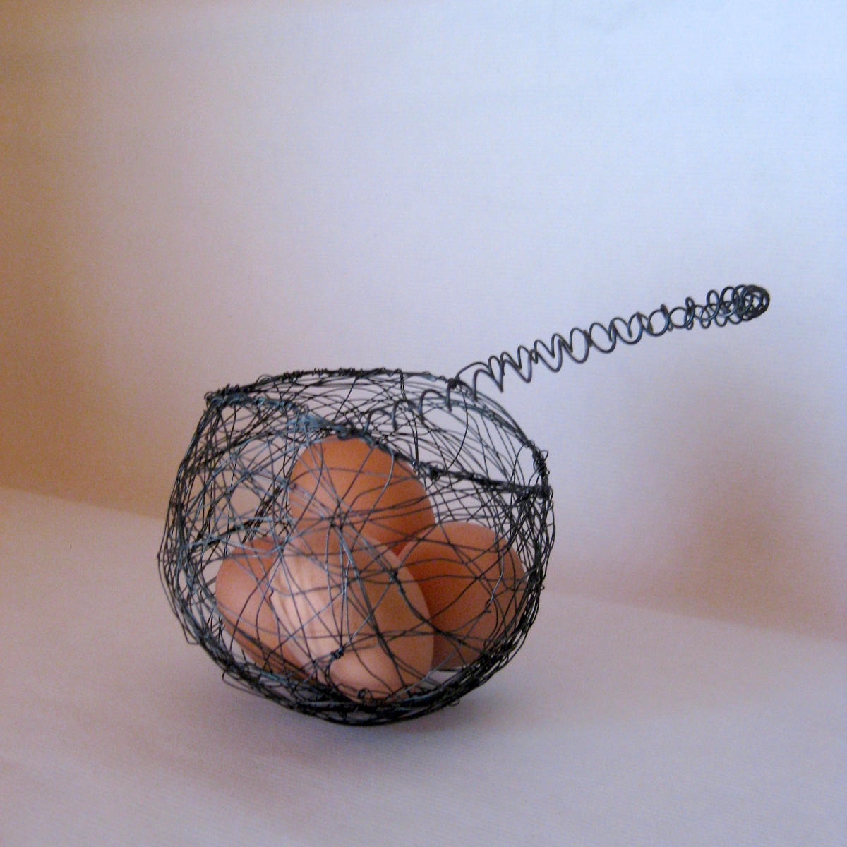 Košíček se spirálovým uchem