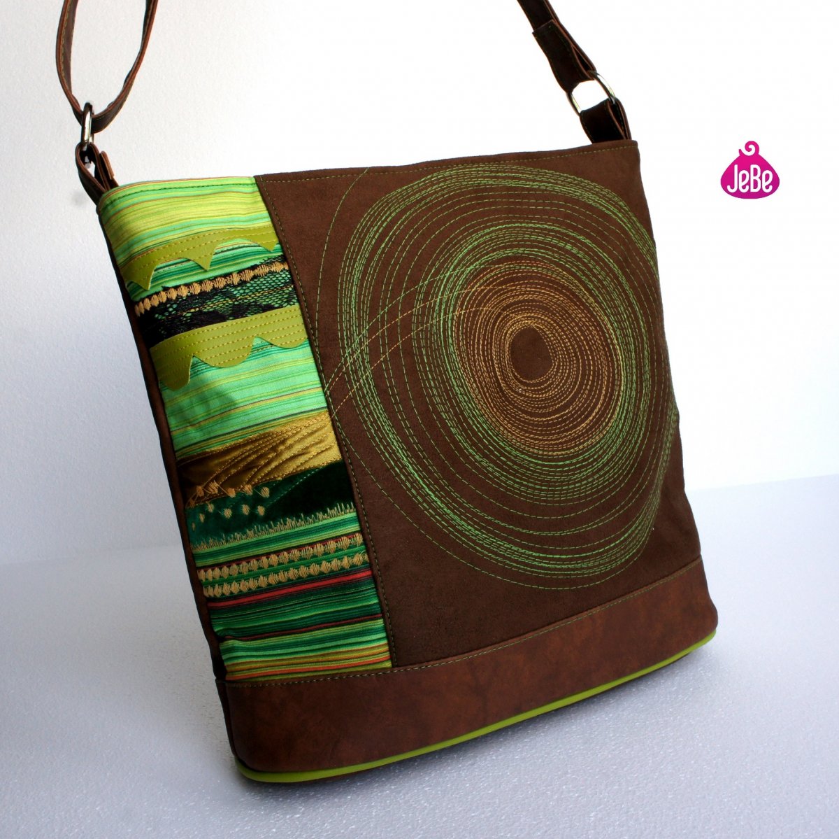 Pestrozeleň v hnedej