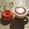 BÍLÉ CAPPUCCINO S DONUTEM