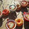 MODRÉ CAPPUCCINO S DONUTEM