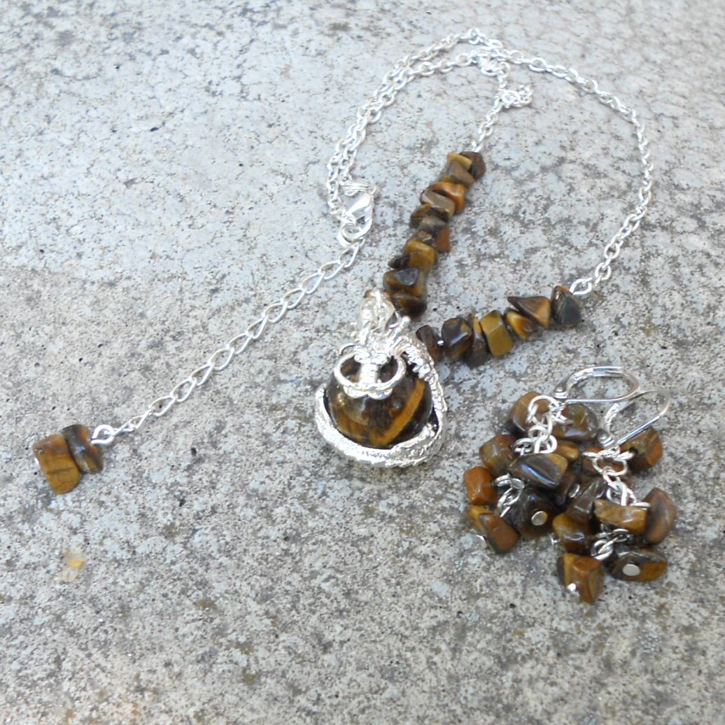 Dráček s kuličkou tygřího oka