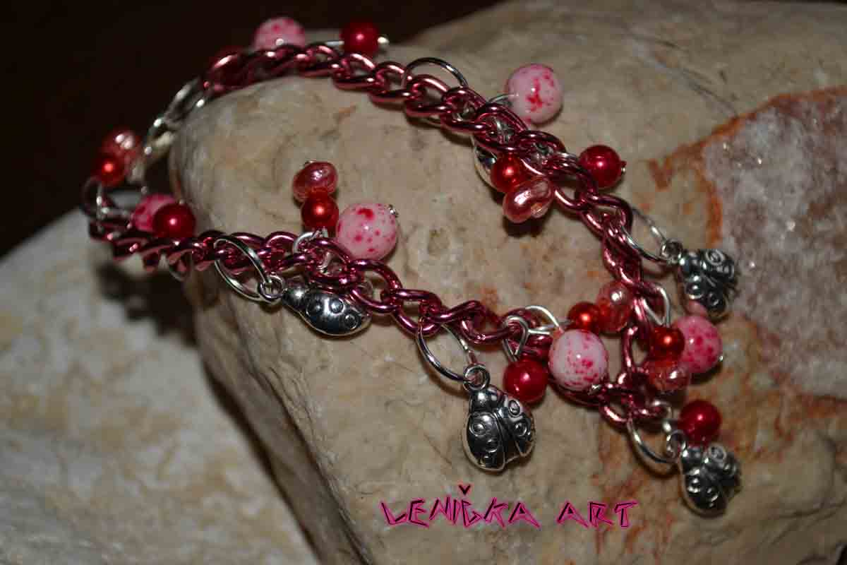 Žebrácký náramek s beruškou