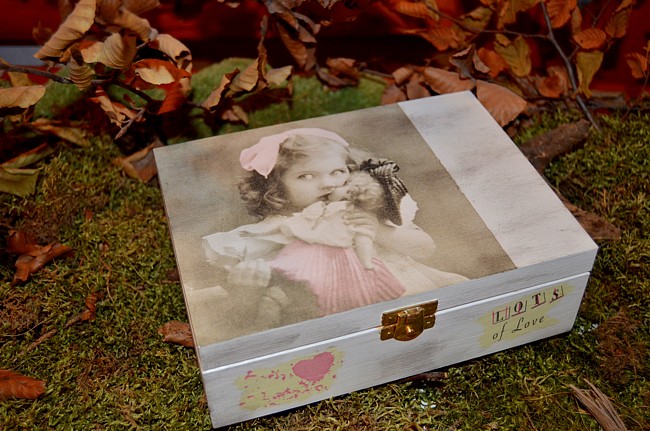 Krabička na čaj - 6 přihrádek - holčička s panenkou