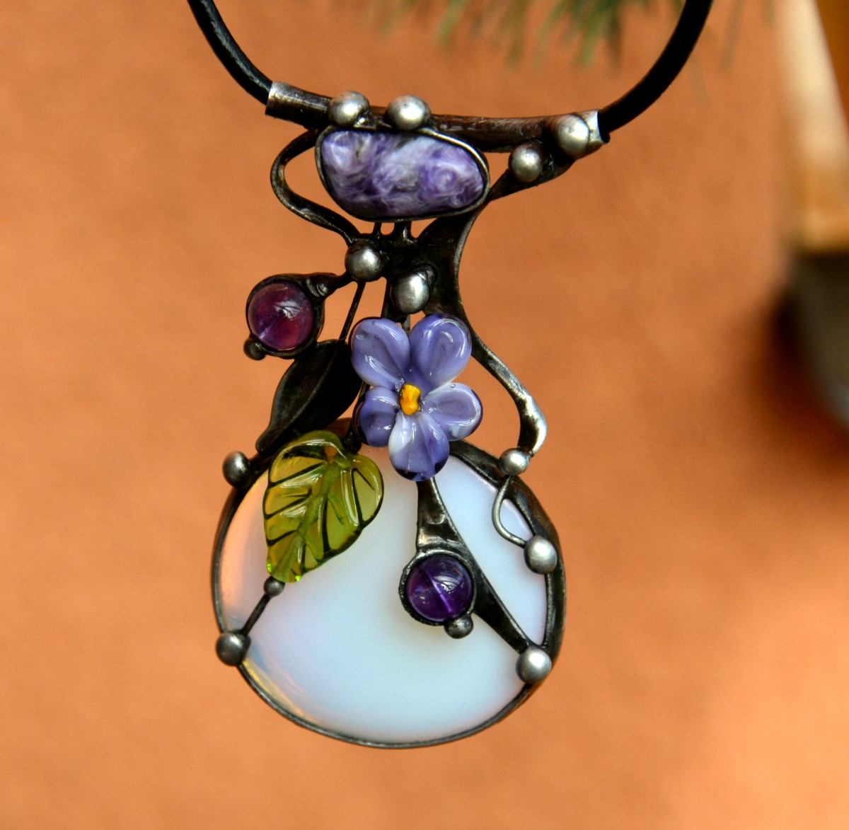 FIALKA - opalit, vinutá perla, čaroid