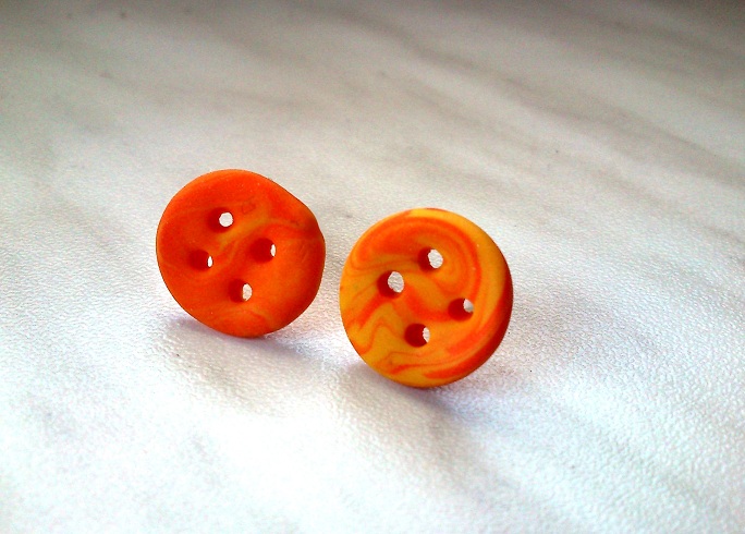 Knoflíky oranžovo-žluté žíhané