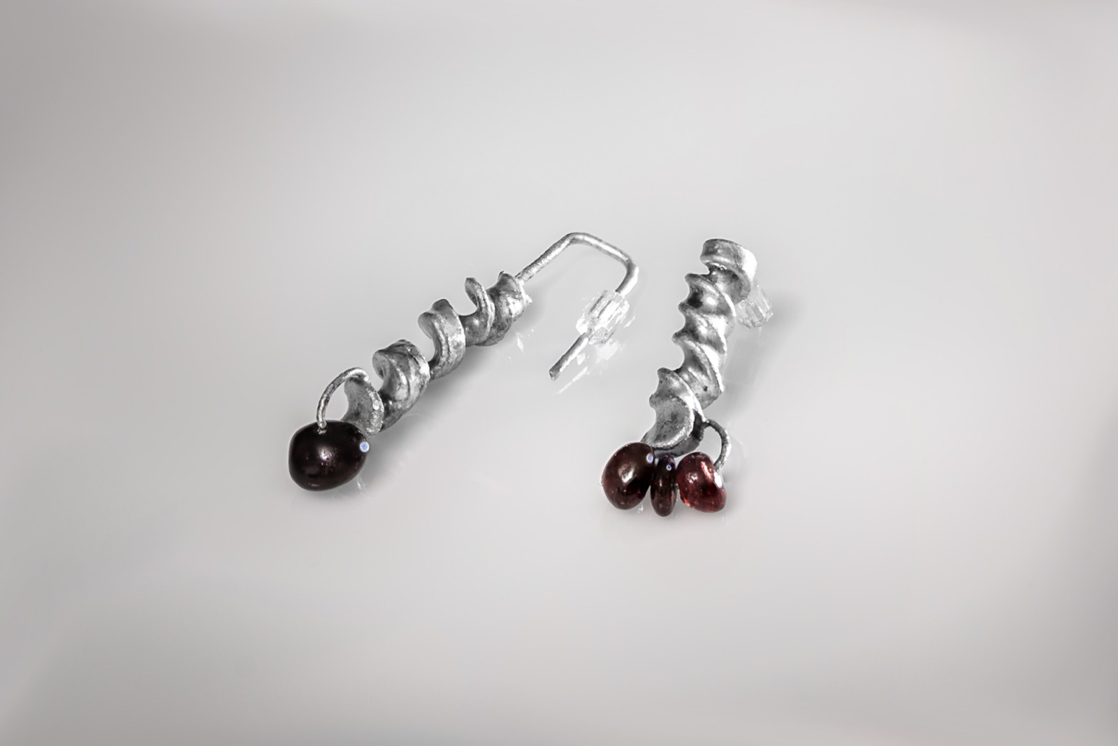 Granátové náušnice