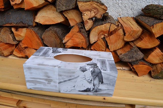 krabička na kapesníky polibek