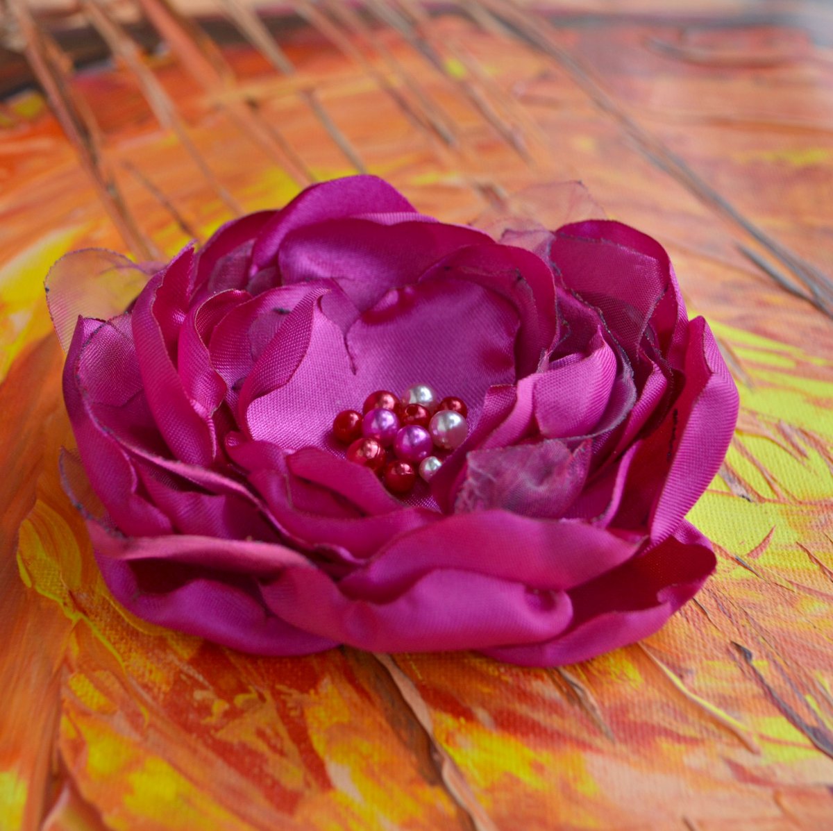 Brož i květ do vlasů Marie