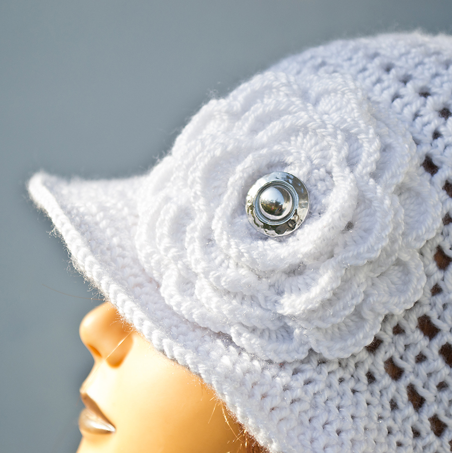 Elegantní dámský háčkovaný klobouček