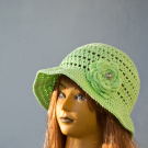 Elegantní dámský háčkovaný klobouček