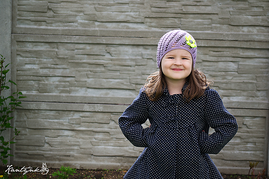 Fialová s neonovou květinkou