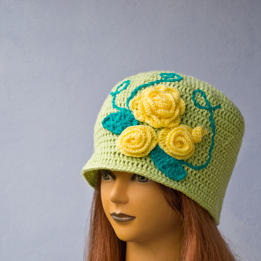 Elegantní dámský háčkovaný klobouček