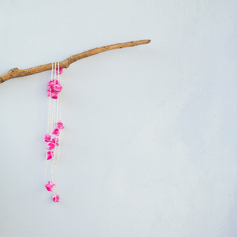 Dlouhý náhrdelník s perletí