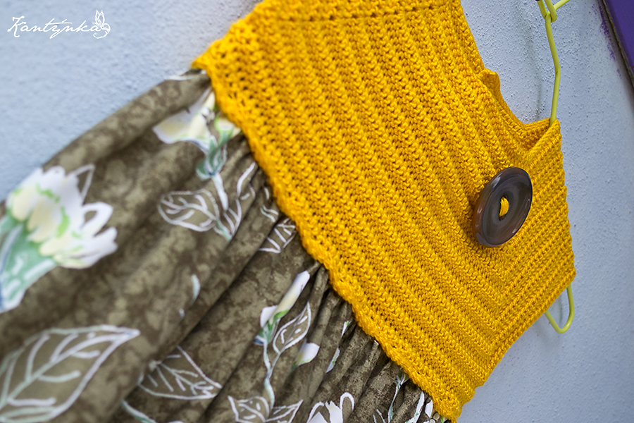 Dívčí šatičky s knoflíkem