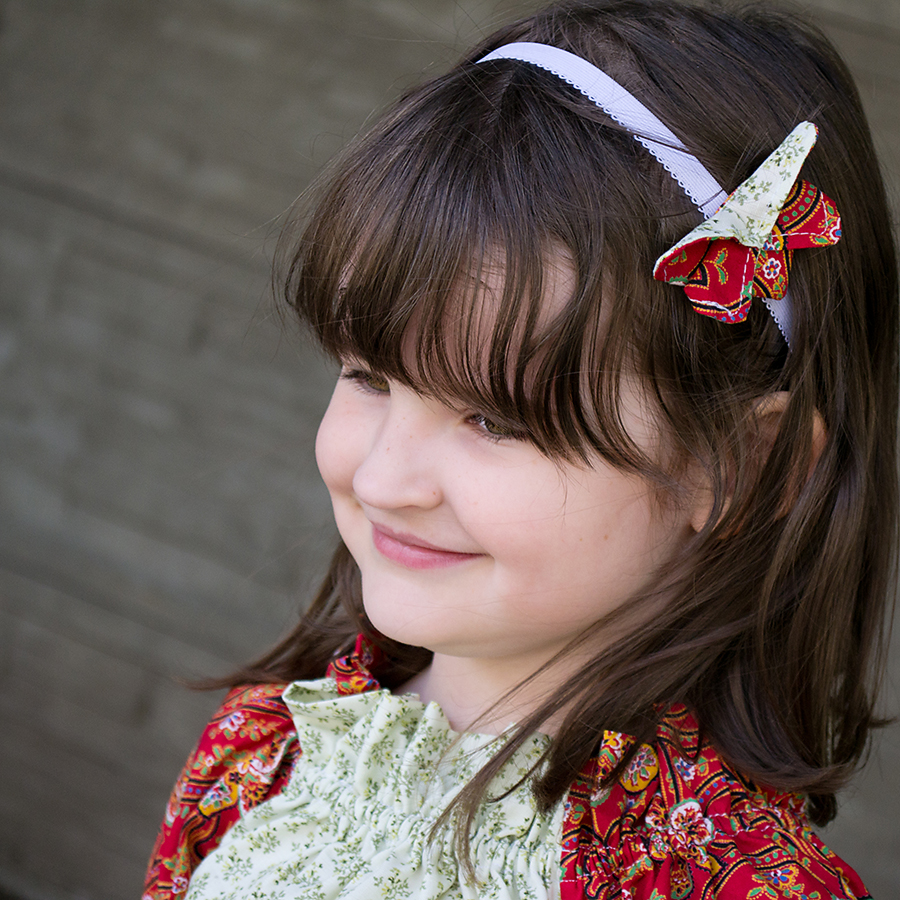 Dívčí čelenka s motýlem