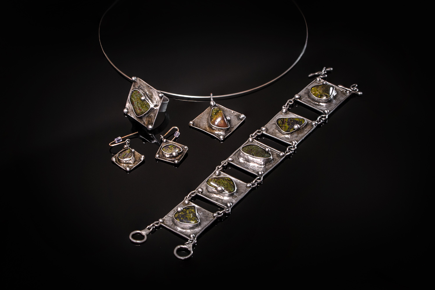 Sada se zelenými jaspisy - bez náramku