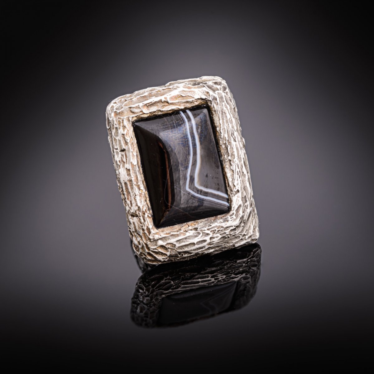 Prsten černoachátový