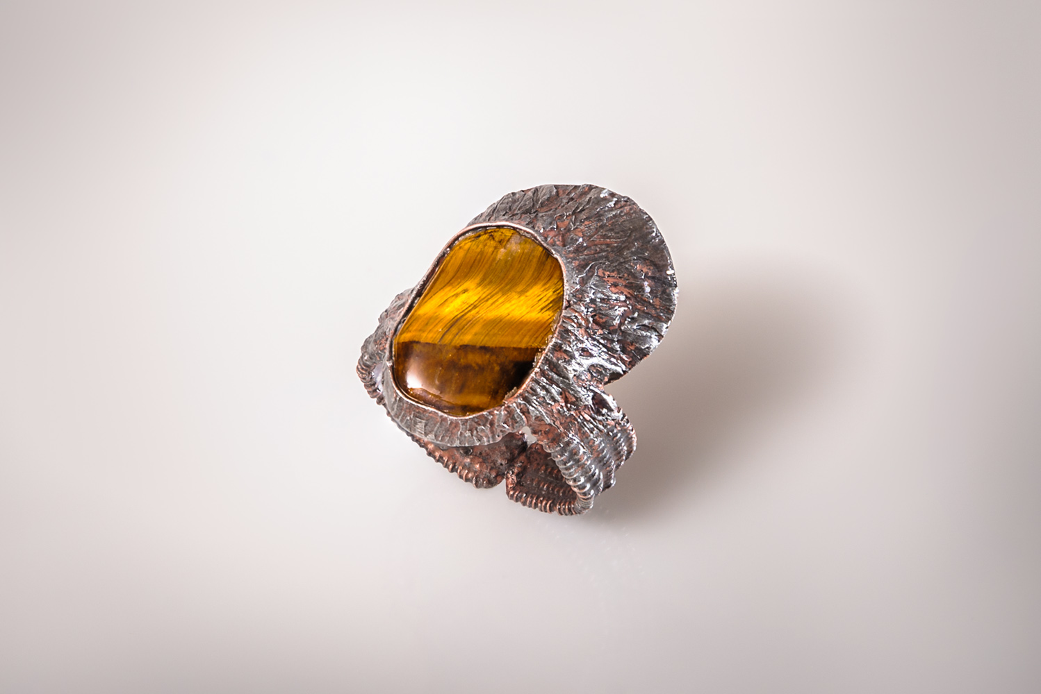 Měděná tygřoočí koruna