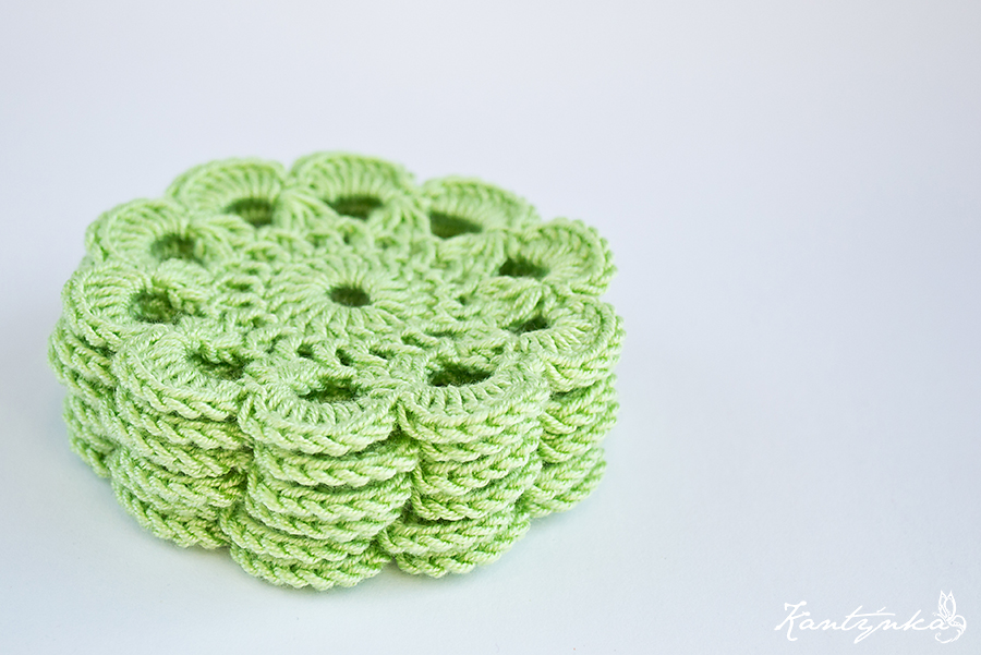 Zelené květy jako podložky pod hrnky