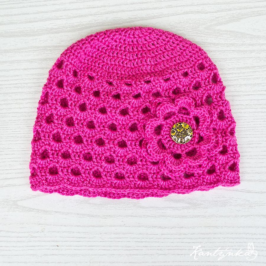 Růžová čepička s květem